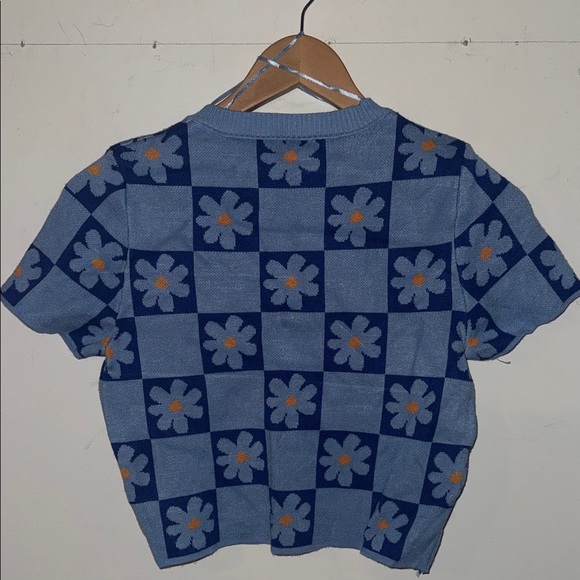 Light Blue and White Knit Sweater with Daisy Detail - Picture 5 of 6